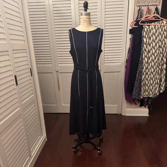 DKNY Navy Blue Contrast Trim Midi Size 10 w/belt - Picture 1 of 3